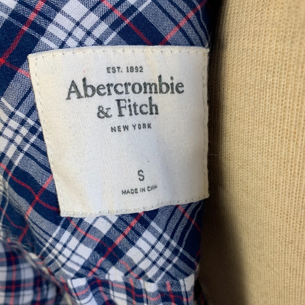 A&F Button Up shirt - Small - Picture 2 of 9